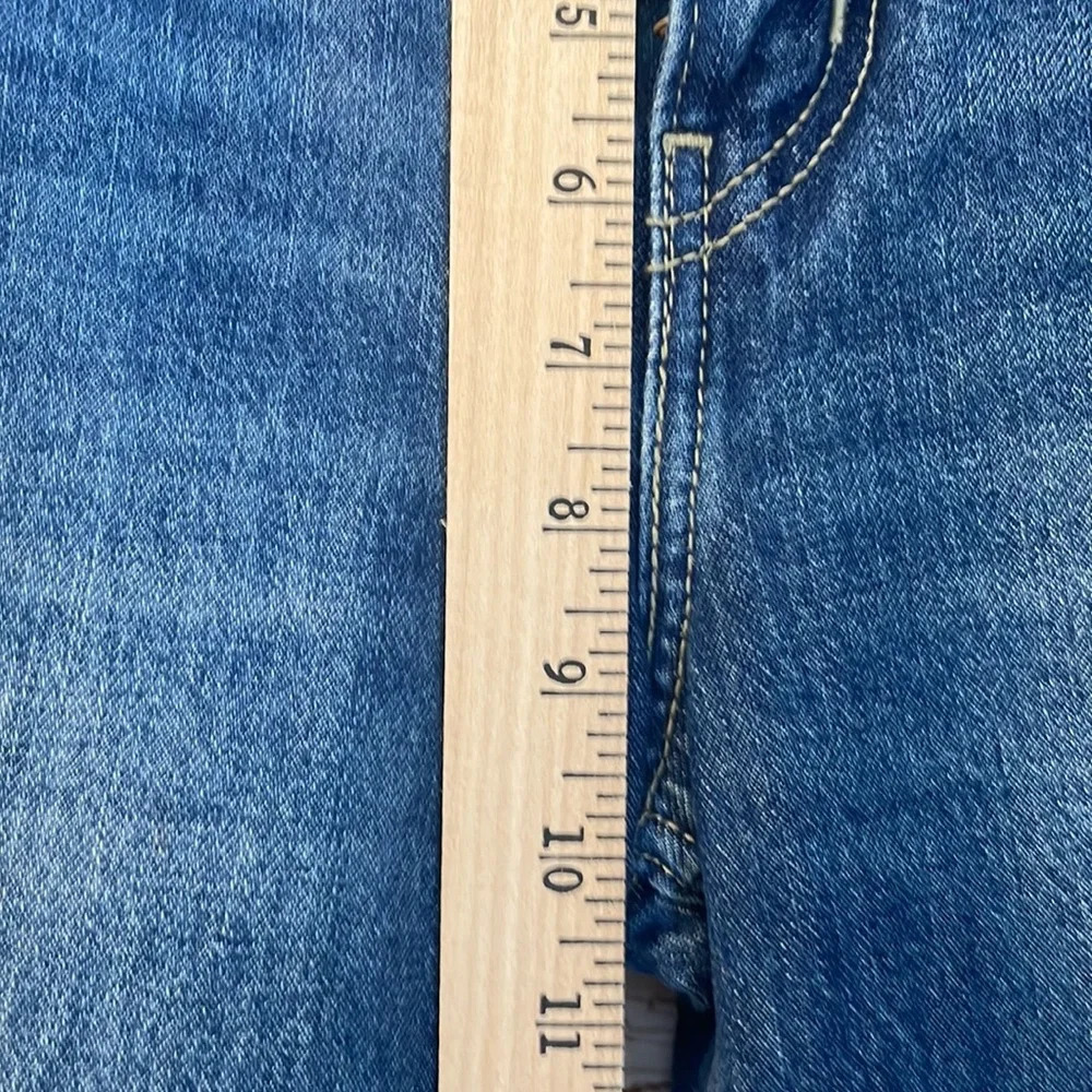 Levis - Picture 7 of 11
